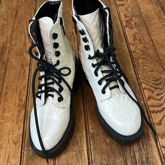 Women’s Girls Guess Fearne White black Lace-Up lug sole combat Ankle Boots - Picture 4 of 7